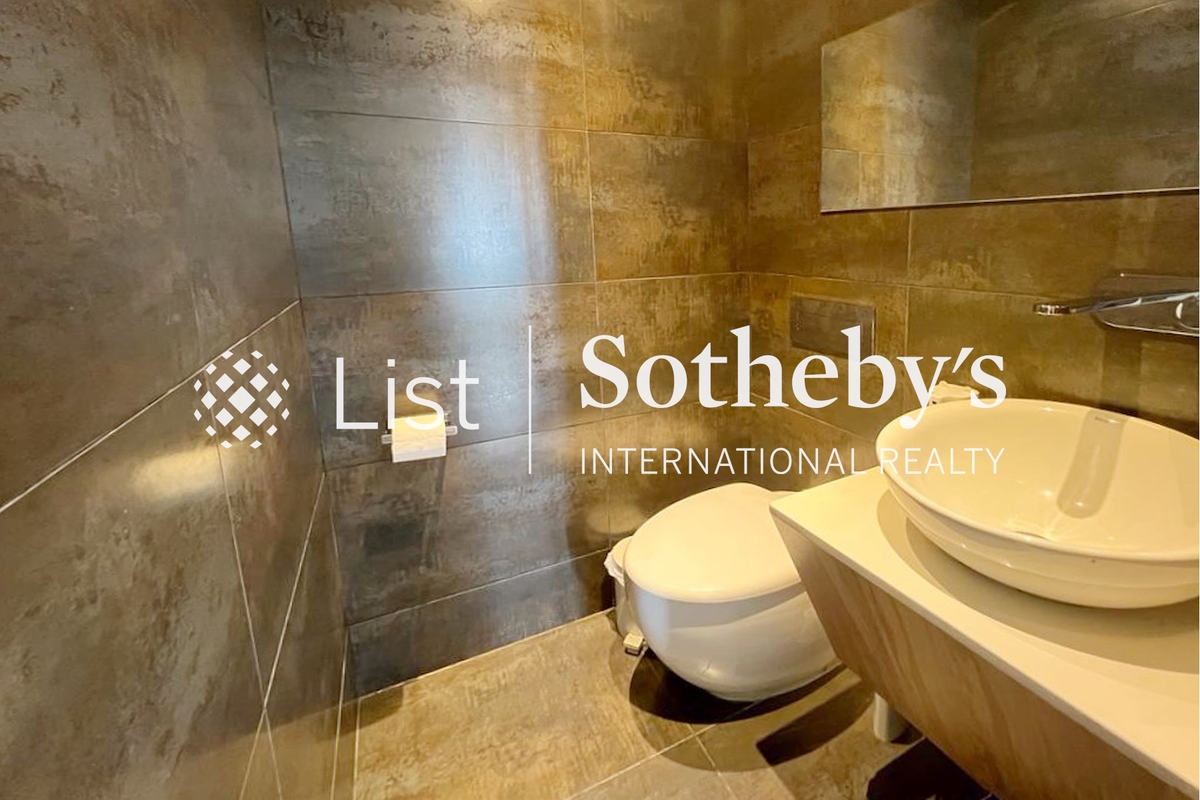 Regent Height 麗景大廈 | Guest Powder Room