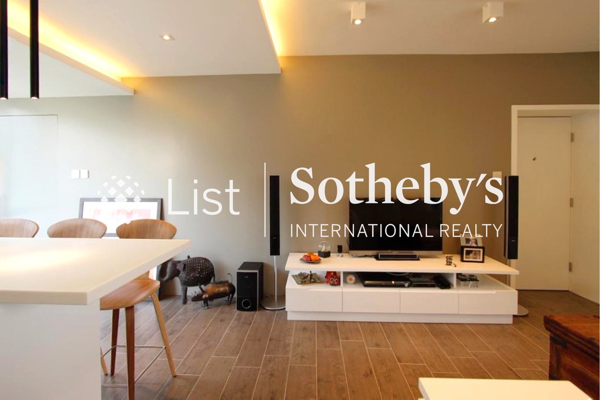 Regent Height 麗景大廈 | Living and Dining Room