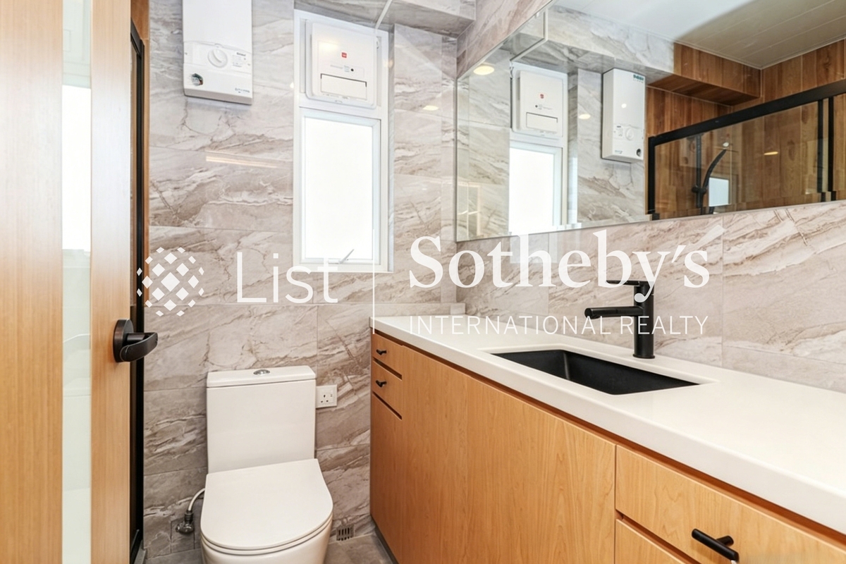 Regent Height 丽景大厦 | Guest Bathroom