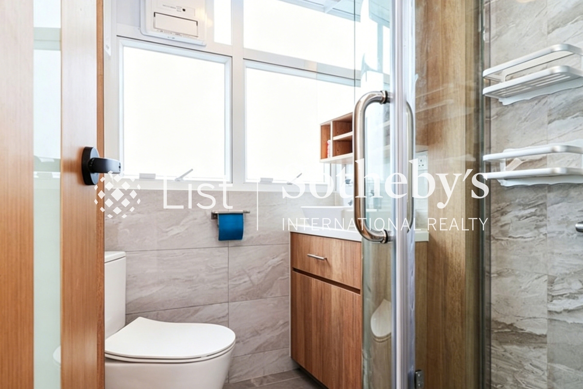 Regent Height 丽景大厦 | Master Bathroom