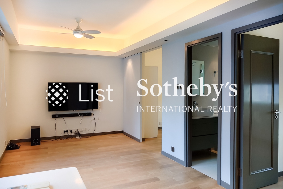 Sunrise House 新陞大樓 | Living and Dining Room