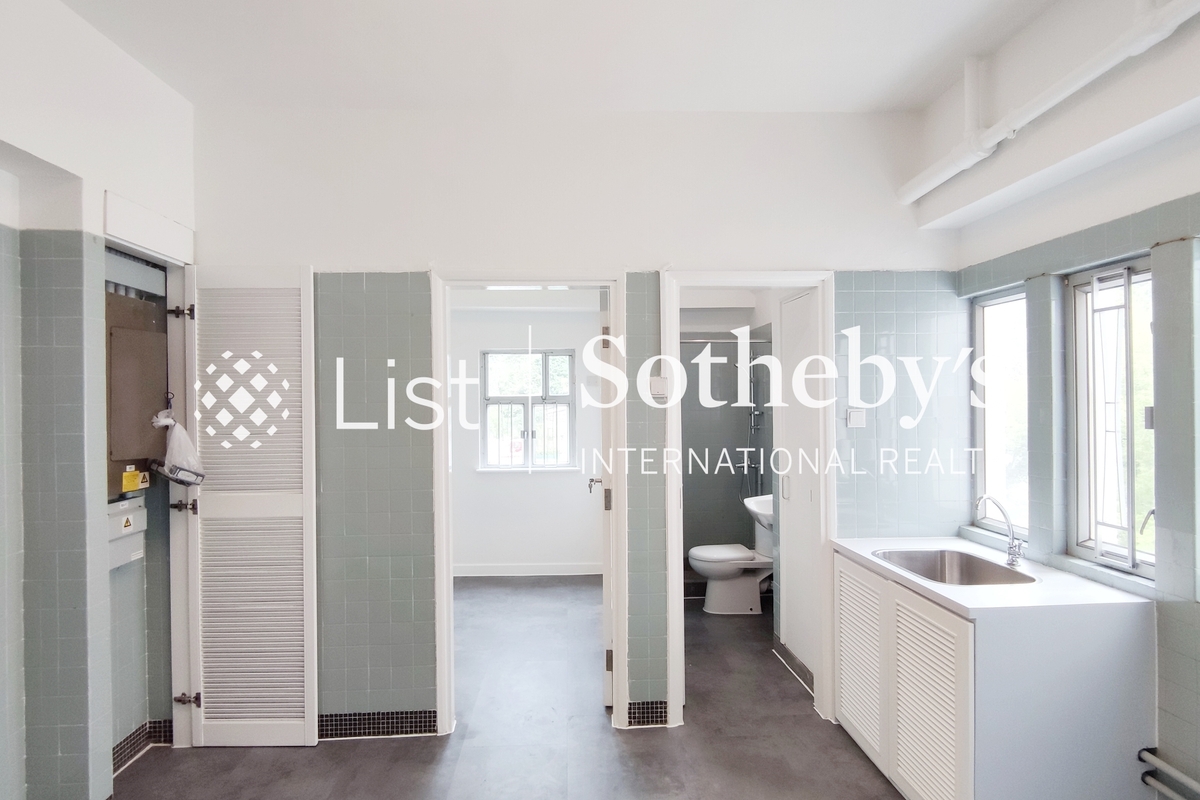 Rodrigues Court 羅理基閣 | Helper's Quarters