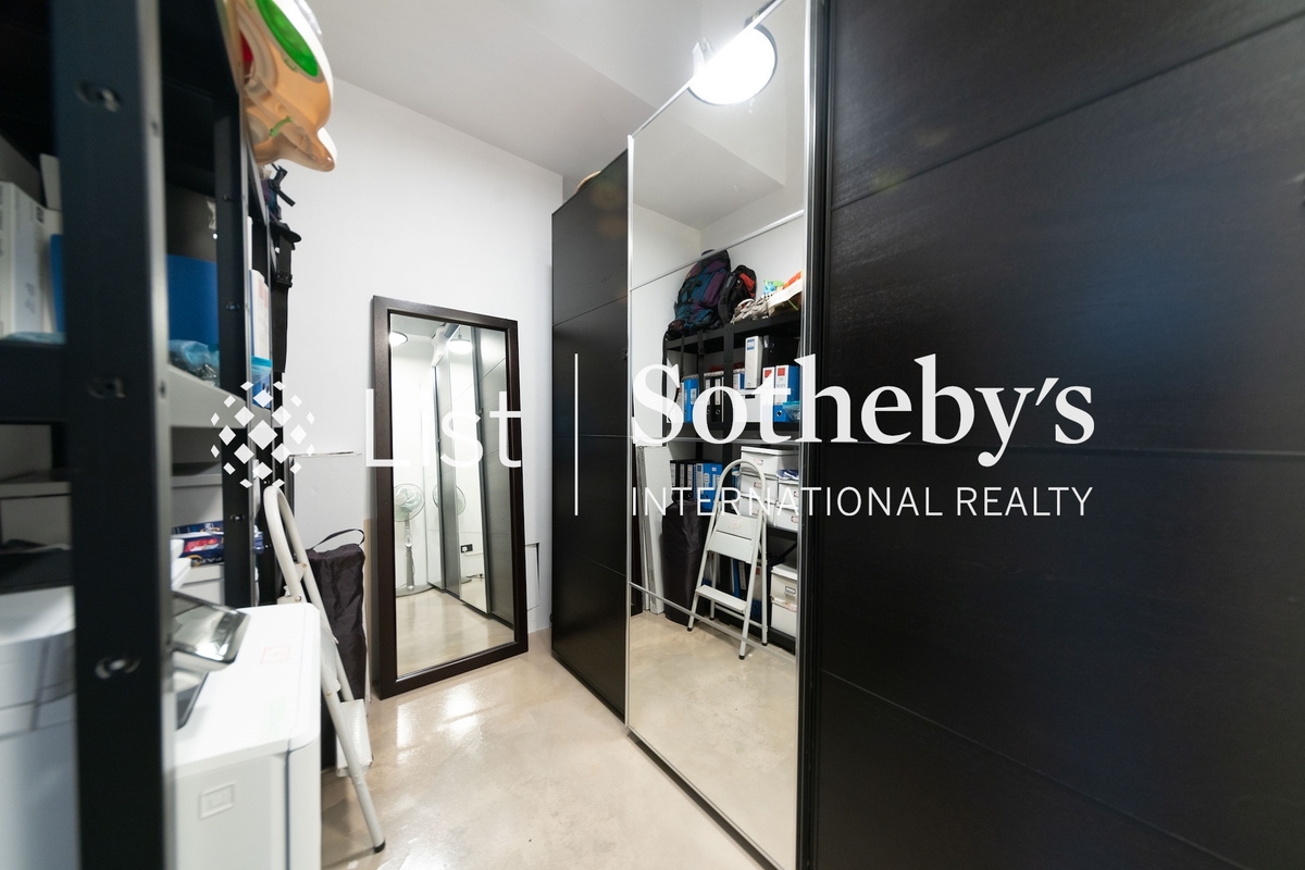 Cornell Centre 港利中心 | Store Room 