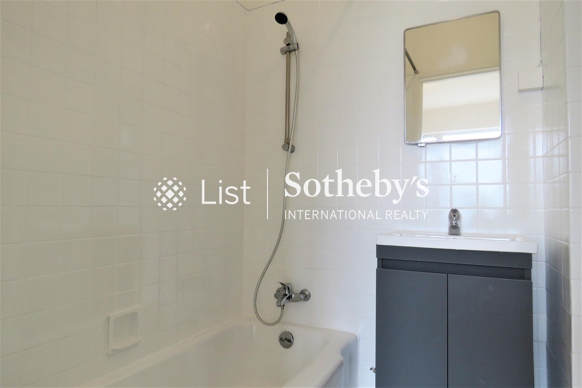 Dor Fook Mansion 多福大廈 | Master Bathroom