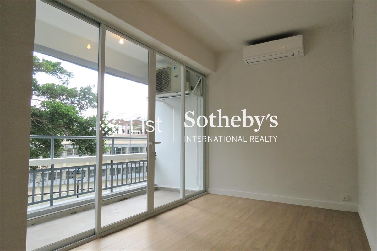 Dor Fook Mansion 多福大廈 | Living and Dining Room