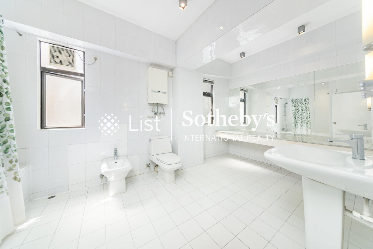 Peacock Mansion 孔翠樓 | Master Bathroom