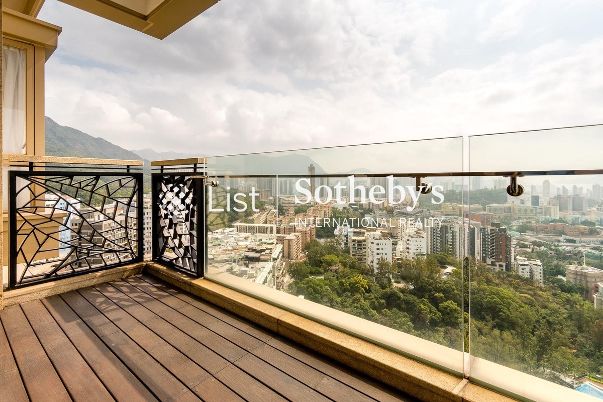 The Hamptons 鴻圖台 | Balcony off Living and Dining Room