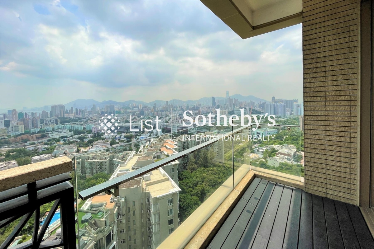 The Hamptons 鴻圖台 | Balcony off Living and Dining Room