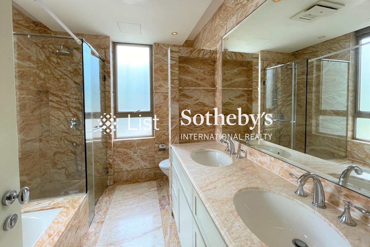 The Hamptons 鴻圖台 | Master Bathroom