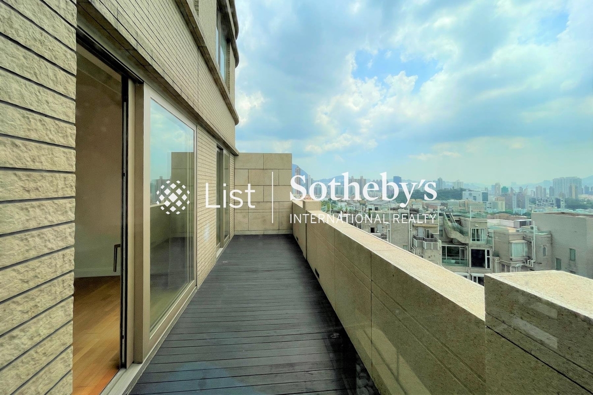 The Hamptons 鴻圖台 | Balcony off Living and Dining Room