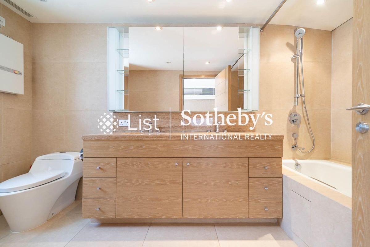 Tropicana Court 康南閣 | Master Bathroom