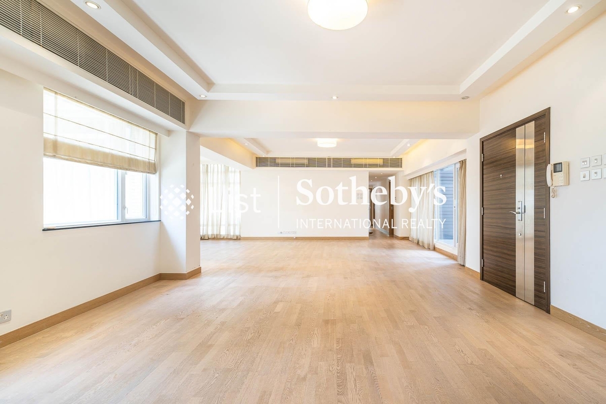 Tropicana Court 康南閣 | Living and Dining Room