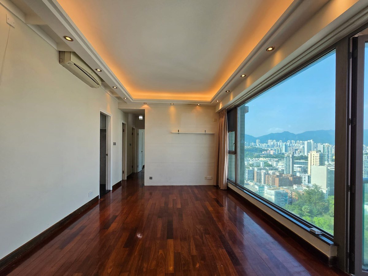 Grand Excelsior 嘉多利豪园 | Living and Dining Room