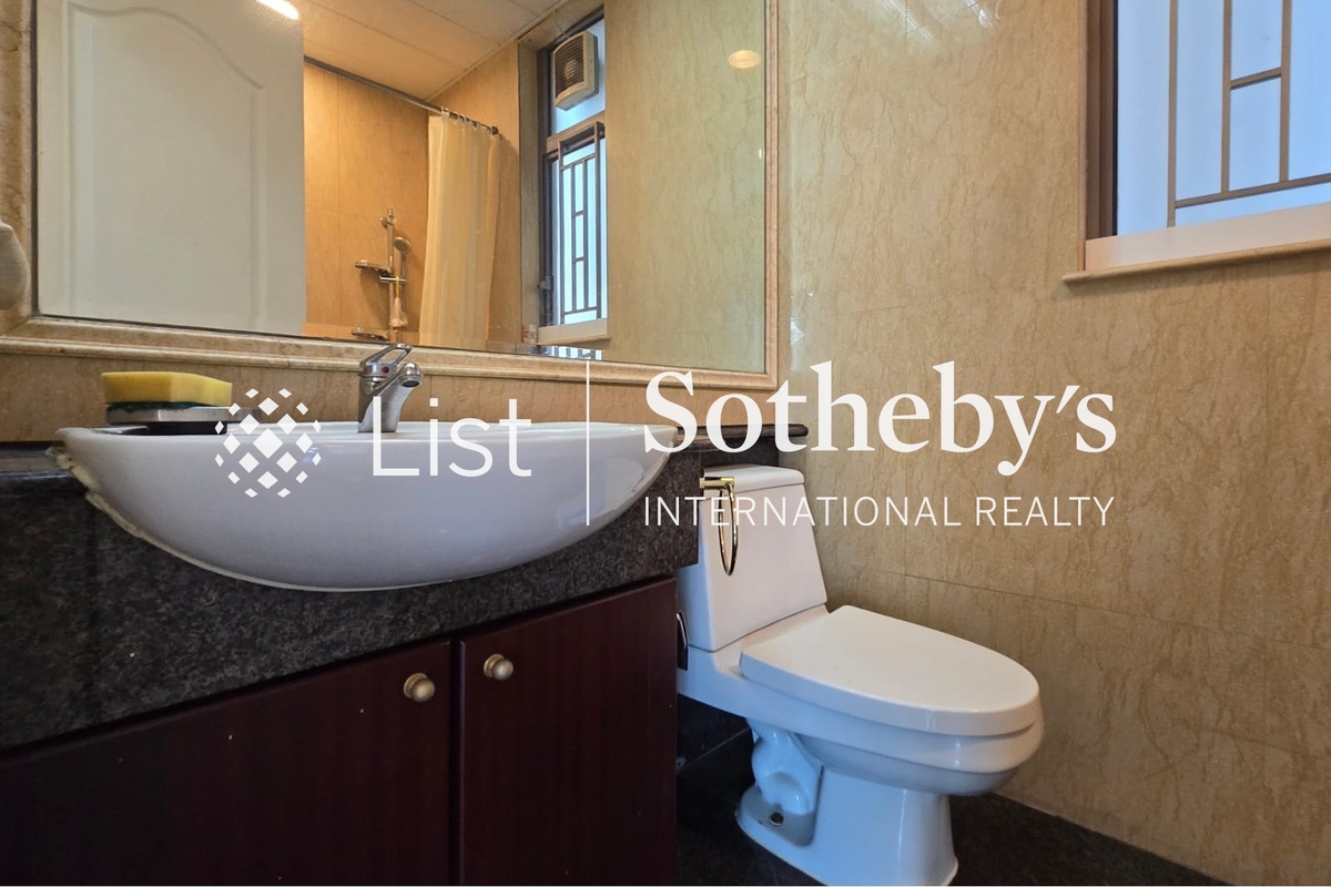 Grand Excelsior 嘉多利豪园 | Guest Bathroom