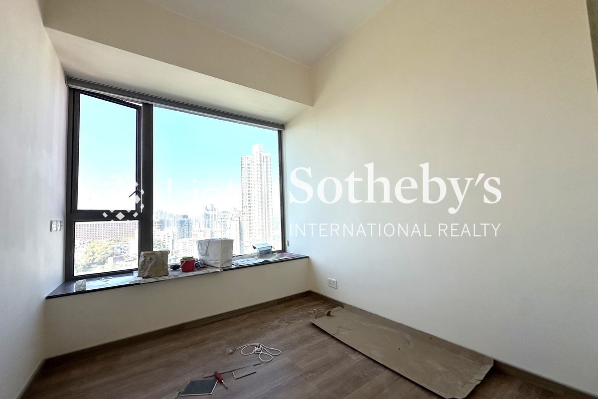 Grand Excelsior 嘉多利豪園 | Second Bedroom