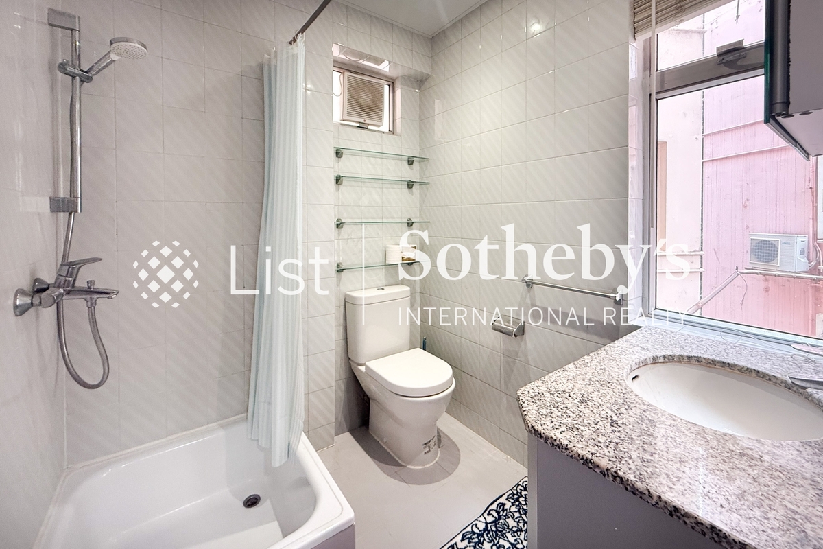 Mackenny Court 麥堅尼大廈 | Master Bathroom