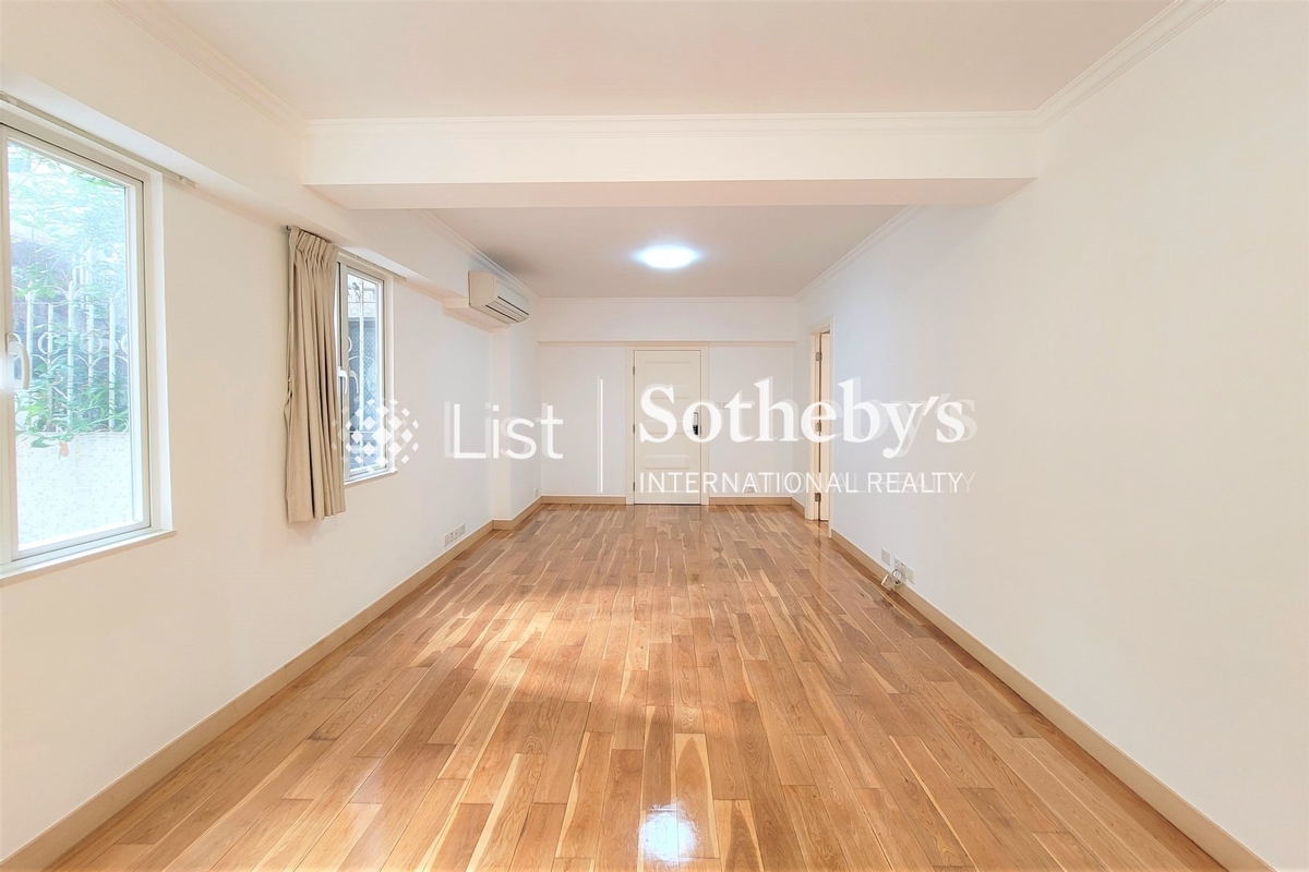 Ka Fu Building 嘉富大廈 | Living and Dining Room