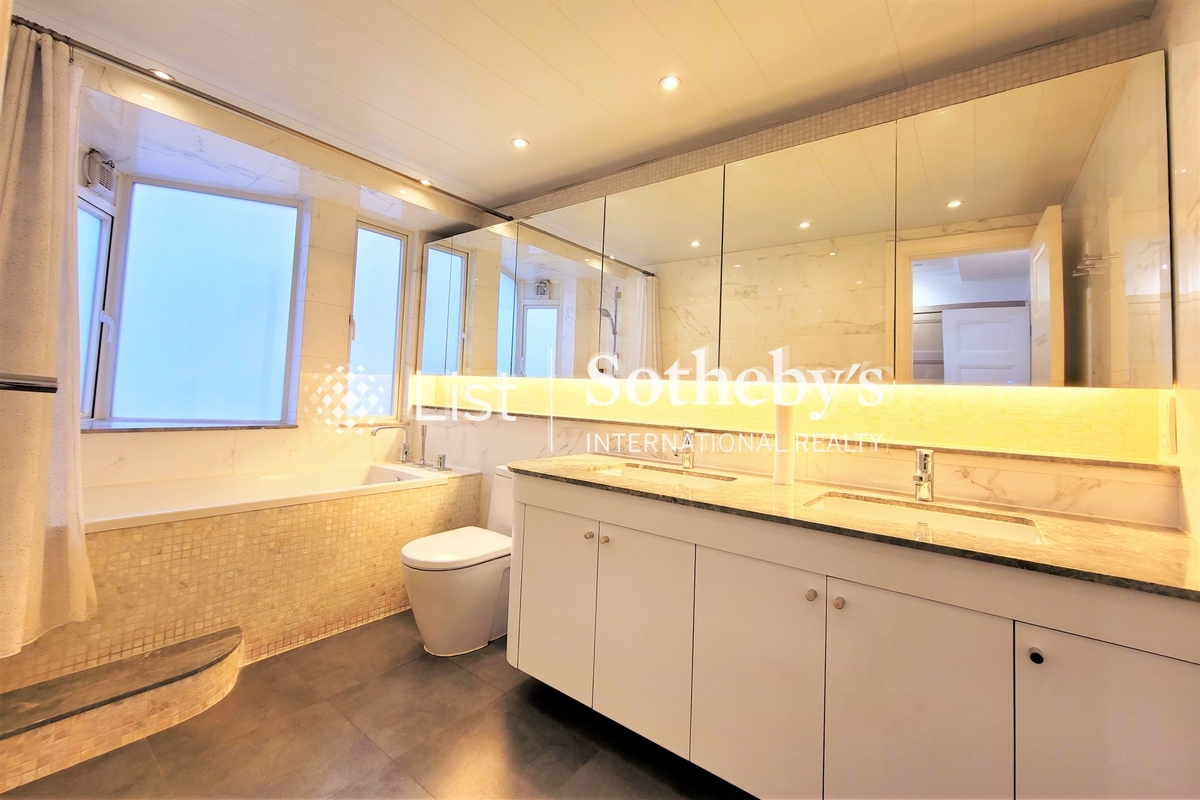 Ka Fu Building 嘉富大廈 | Master Bathroom