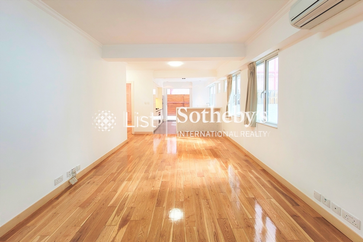 Ka Fu Building 嘉富大廈 | Living and Dining Room