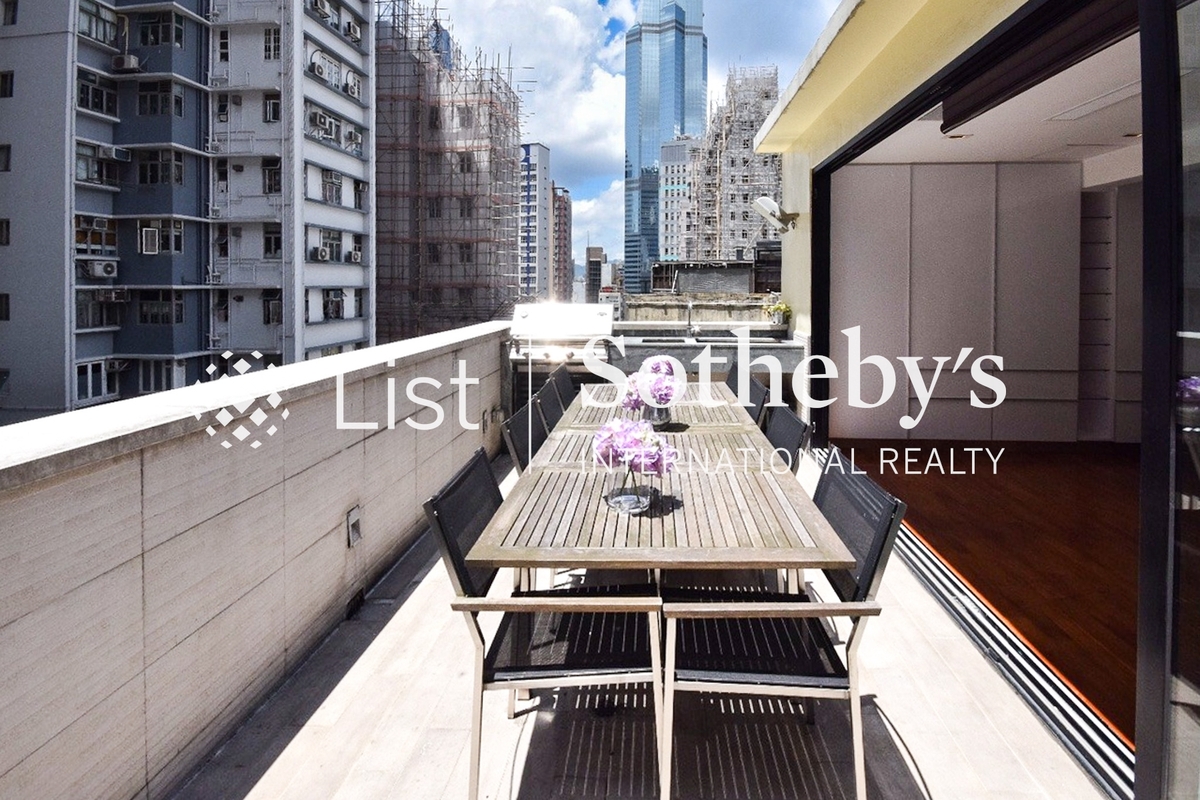68 Peel Street 卑利街68号 | Balcony off Master Bedroom