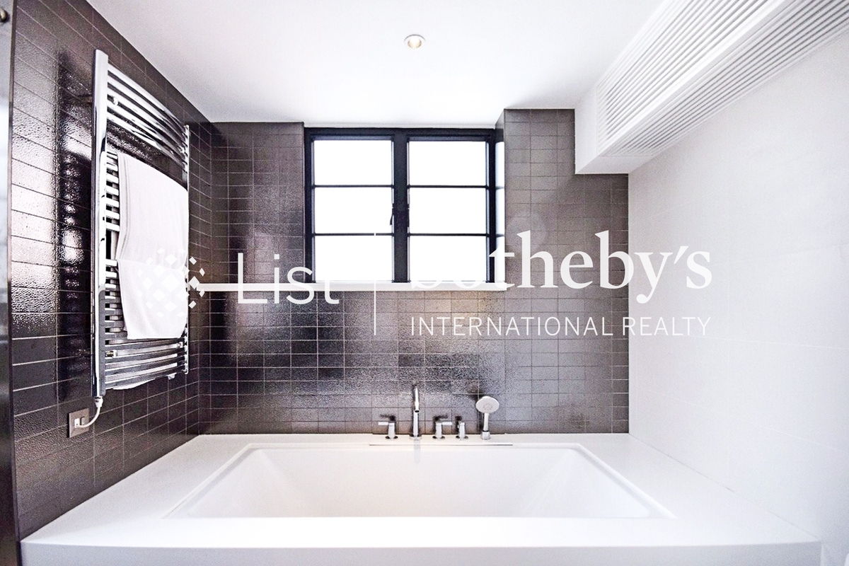 68 Peel Street 卑利街68号 | Guest Bathroom