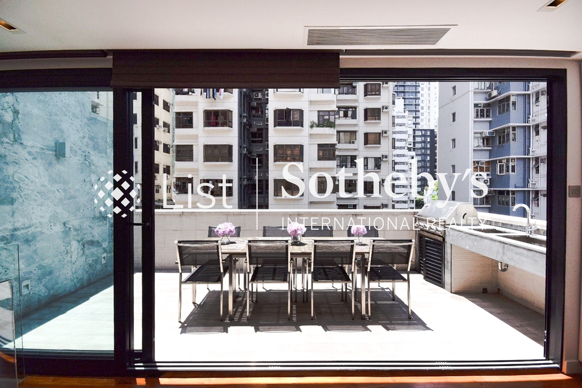 68 Peel Street 卑利街68号 | Balcony off Master Bedroom
