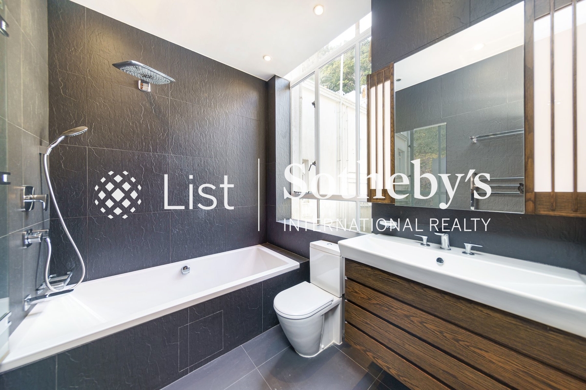 No. 26 Severn Road 施勳道26號 | Second En-suite Bathroom