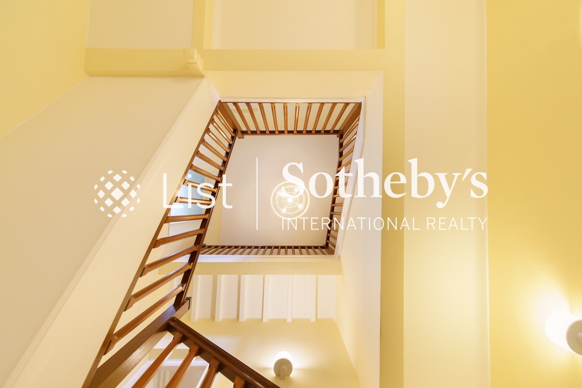 No. 26 Severn Road 施勳道26號 | Internal Staircase