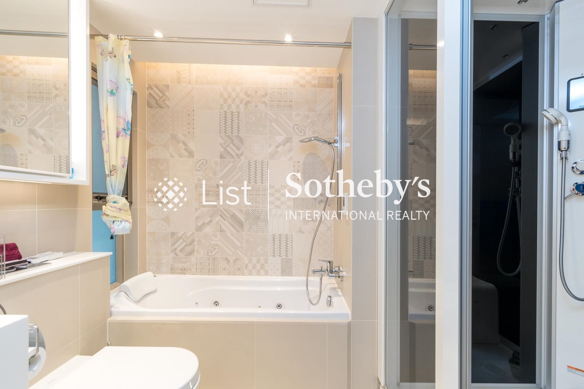 Mount Beacon 畢架山峰 | Master Bathroom