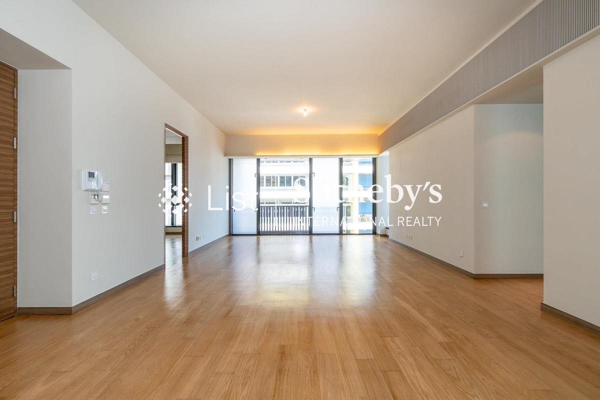 7 South Bay Close 南灣坊7號 | Living and Dining Room