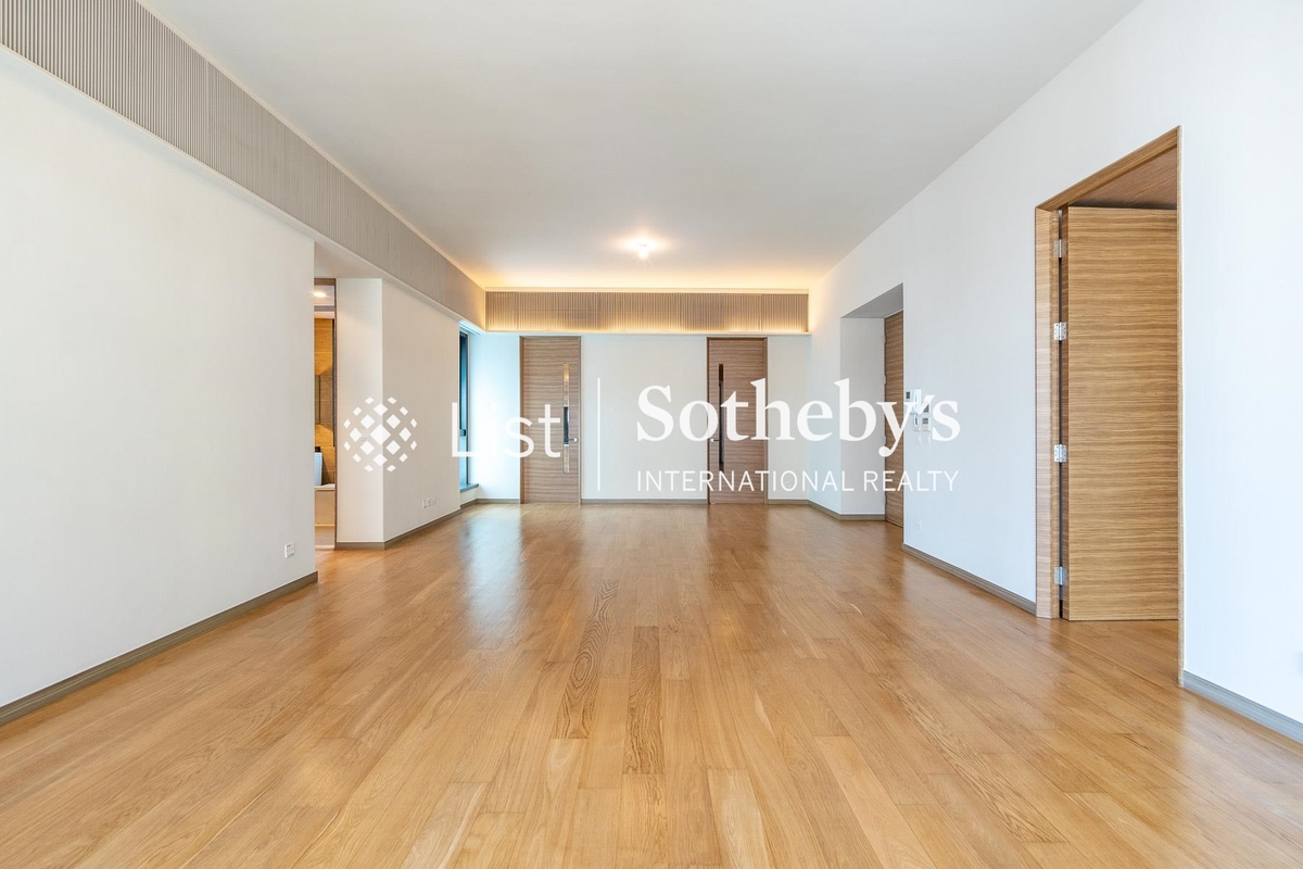 7 South Bay Close 南灣坊7號 | Living and Dining Room