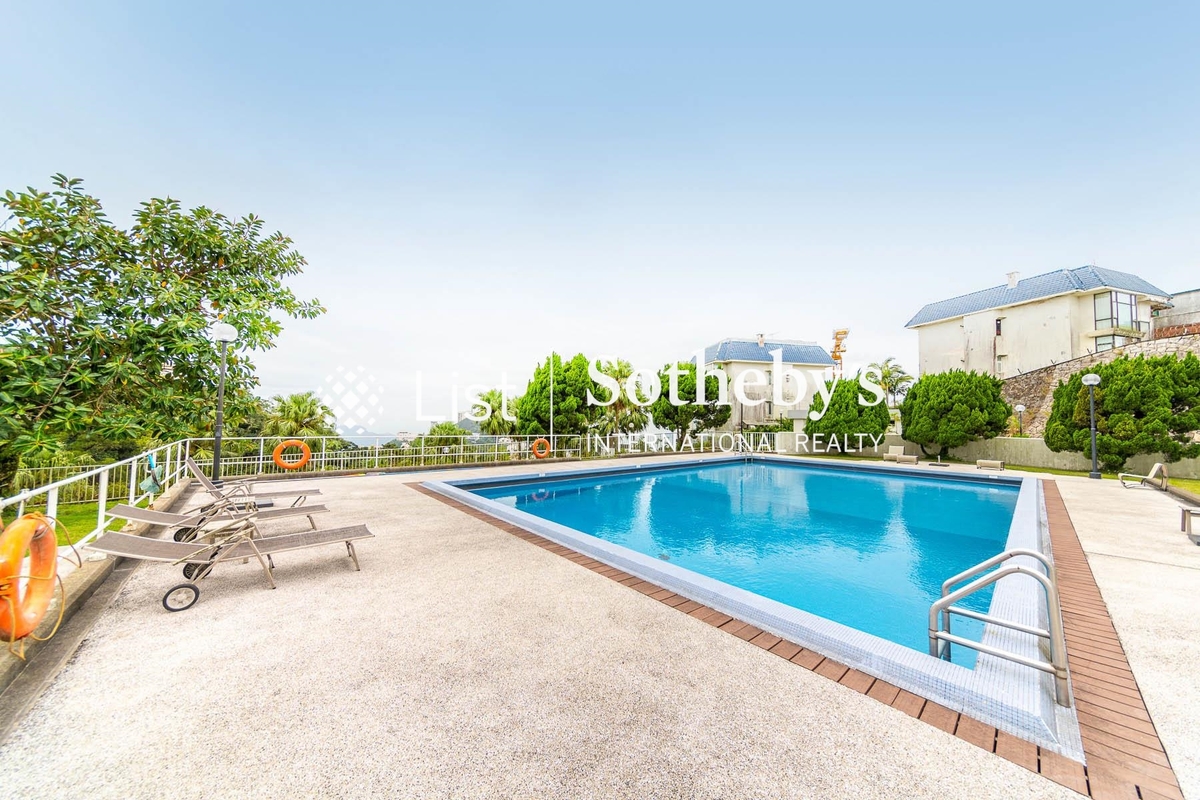 Ridgeway Ridgeway | Communal Outdoor Swimming Pool