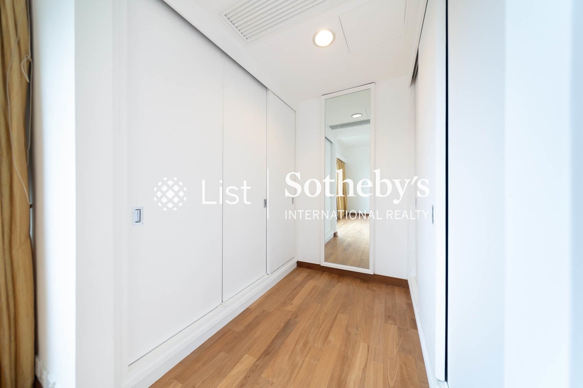 Ridgeway Ridgeway | Walk-in Closet in Master Bedroom