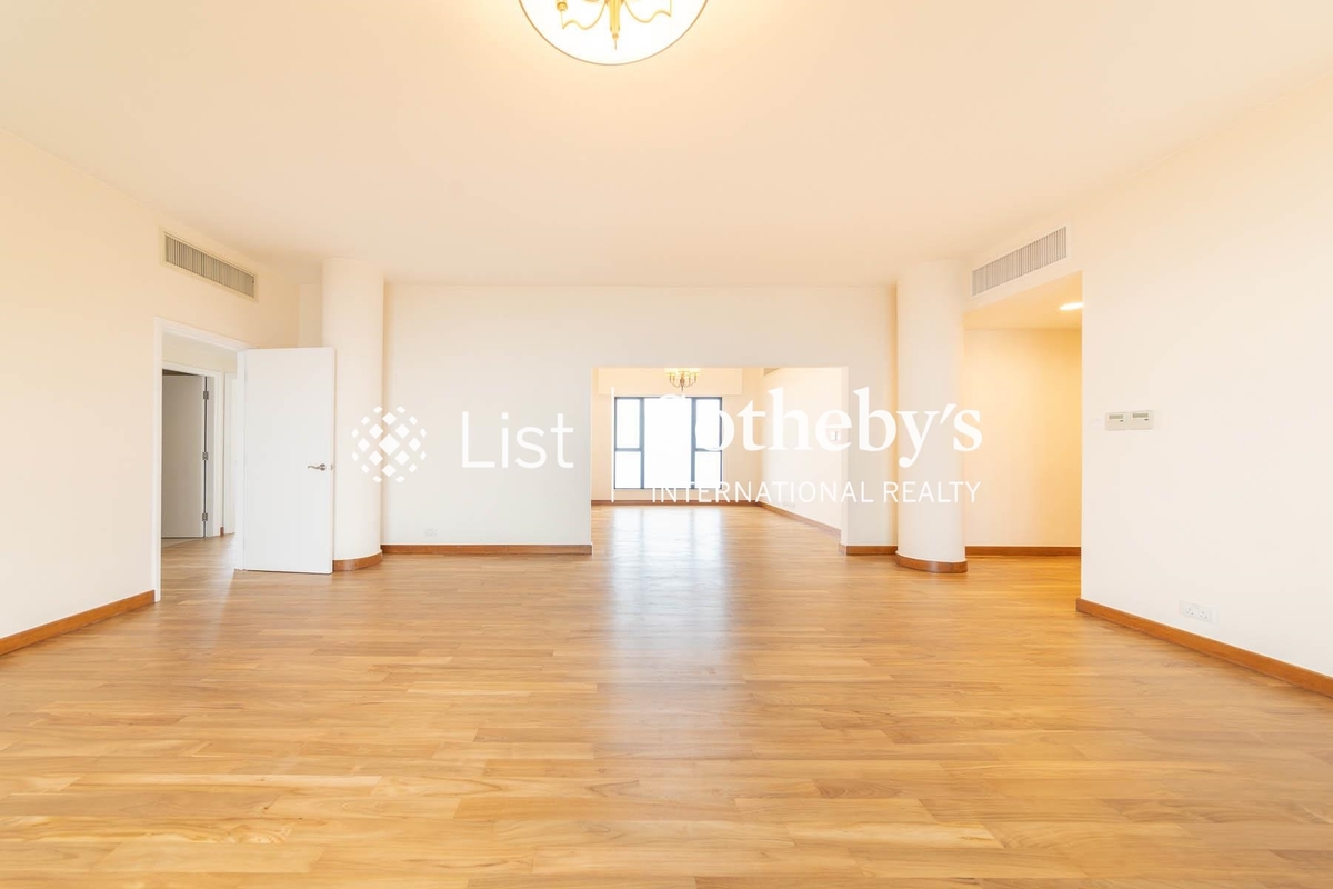 Cloudlands 雲嶺山莊 | Living and Dining Room