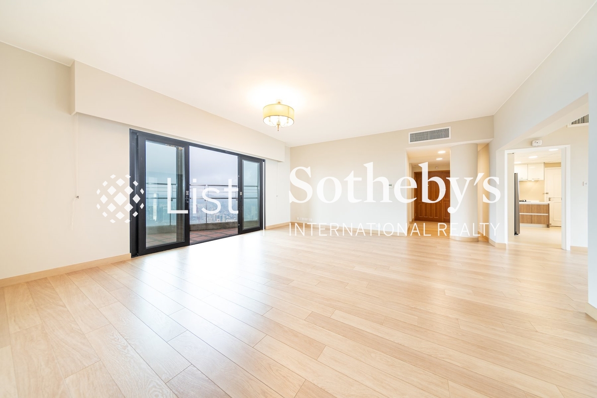 Cloudlands 雲嶺山莊 | Living and Dining Room