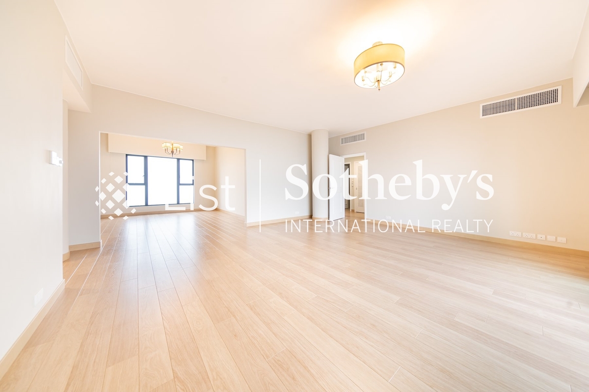 Cloudlands 雲嶺山莊 | Living and Dining Room