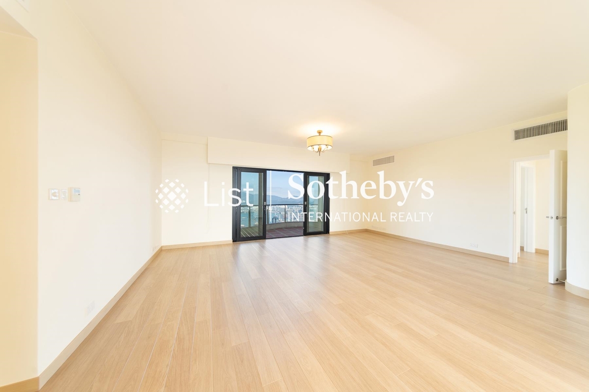 Cloudlands 雲嶺山莊 | Living and Dining Room