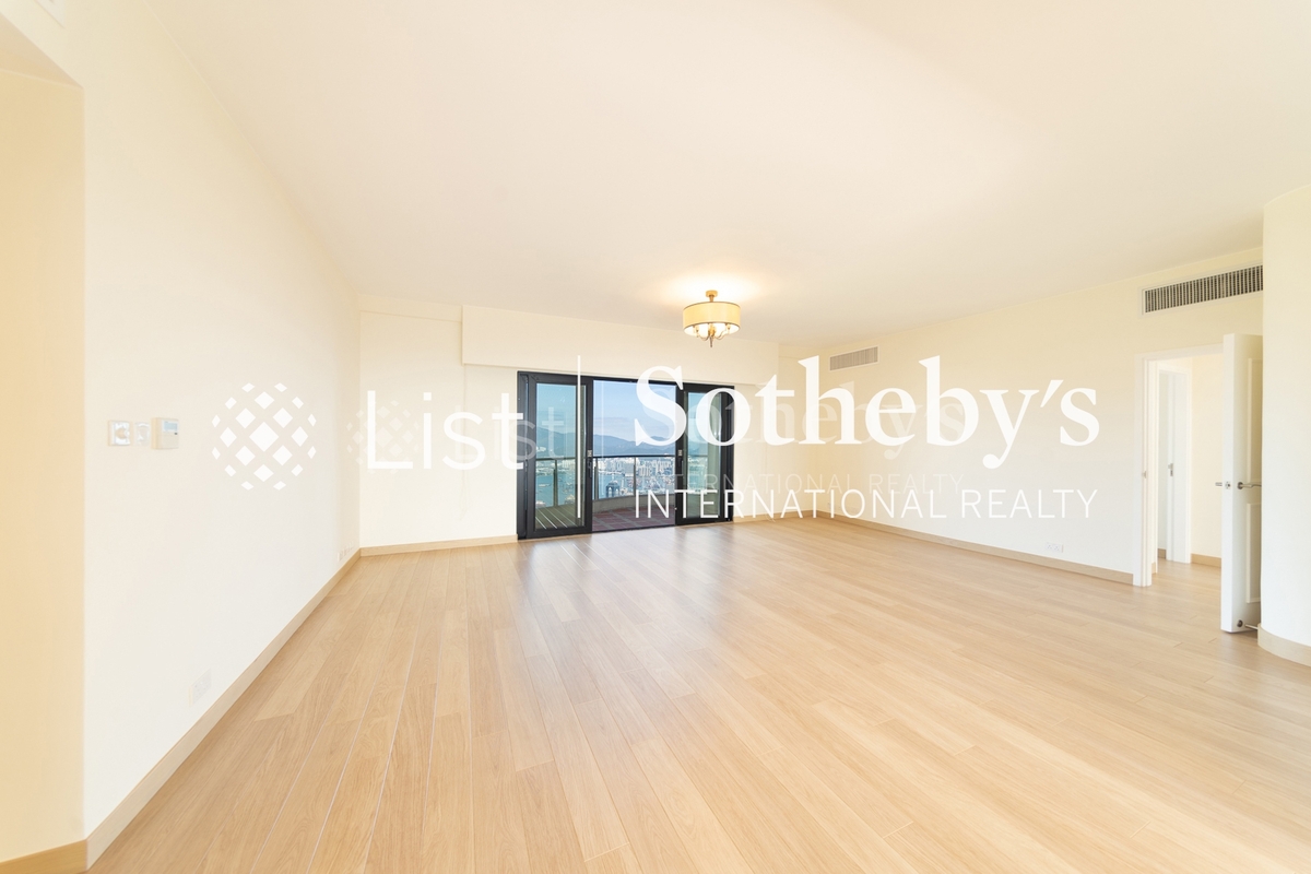 Cloudlands 雲嶺山莊 | Living and Dining Room