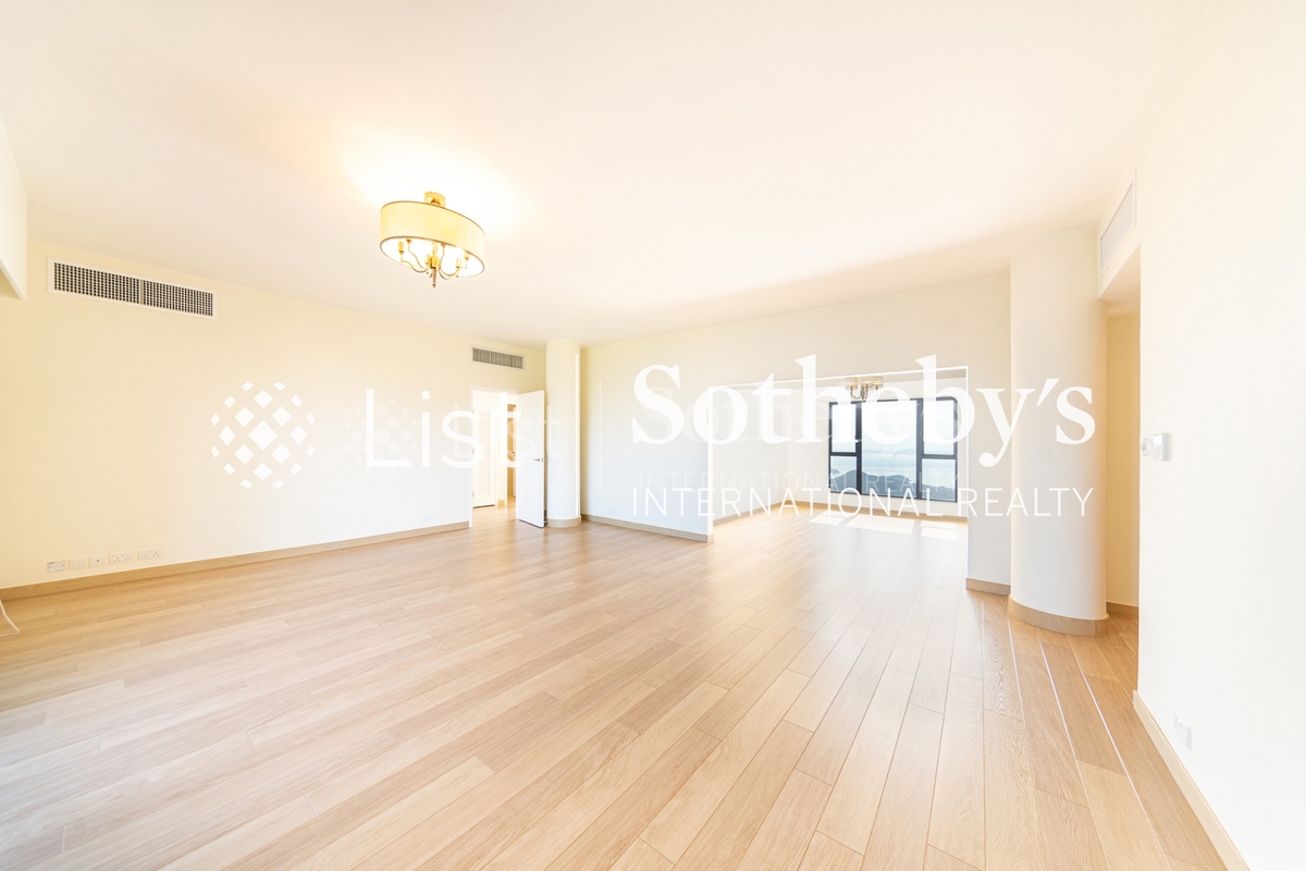 Cloudlands 雲嶺山莊 | Living and Dining Room