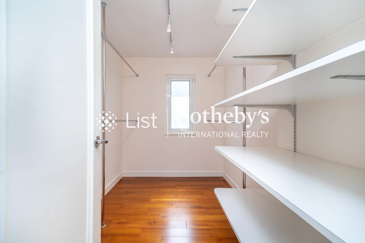No.62 Che Keng Tuk Road 輋徑篤路62號 | Walk-in Closet in Master Bedroom