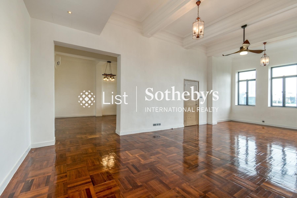 Caronia 寶雲道 17號 | Living and Dining Rooms