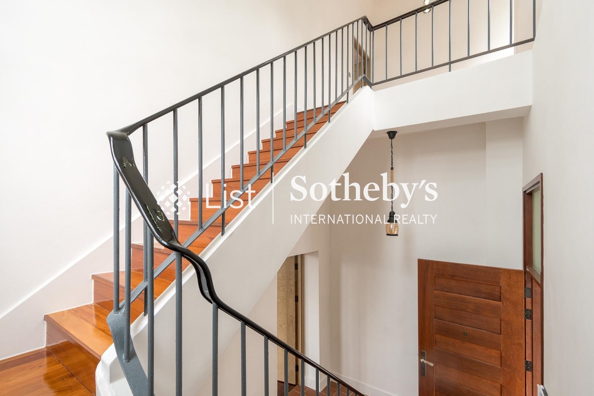 Caronia 寶雲道 17號 | Internal Staircase