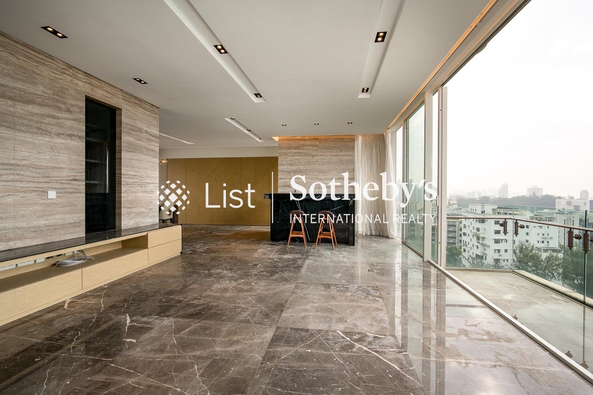 One Beacon Hill 畢架山一號 | Living Room and Balcony