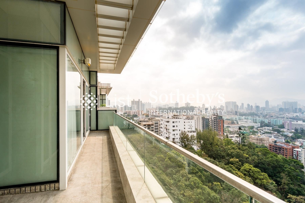 One Beacon Hill 畢架山一號 | Balcony off Master Bedroom