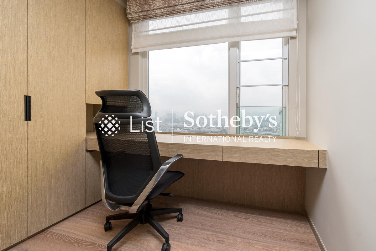 One Beacon Hill 畢架山一號 | Study Room in Master Bedroom