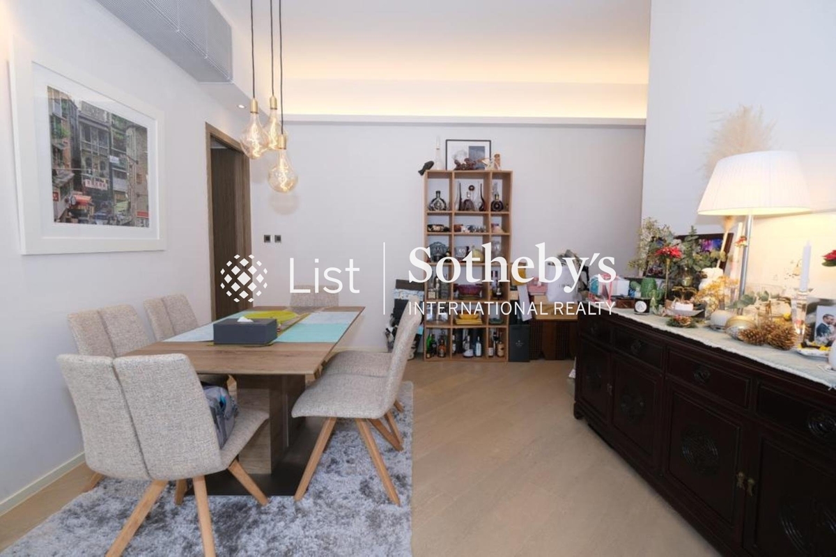 Mount Pavilia 傲瀧 | Living and Dining Room