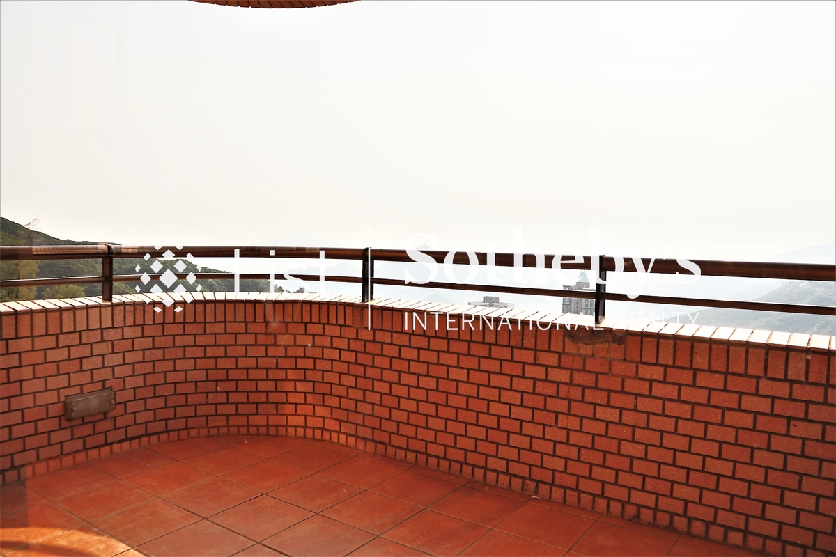 Hong Kong Parkview 陽明山莊 | Balcony off Living and Dining Room