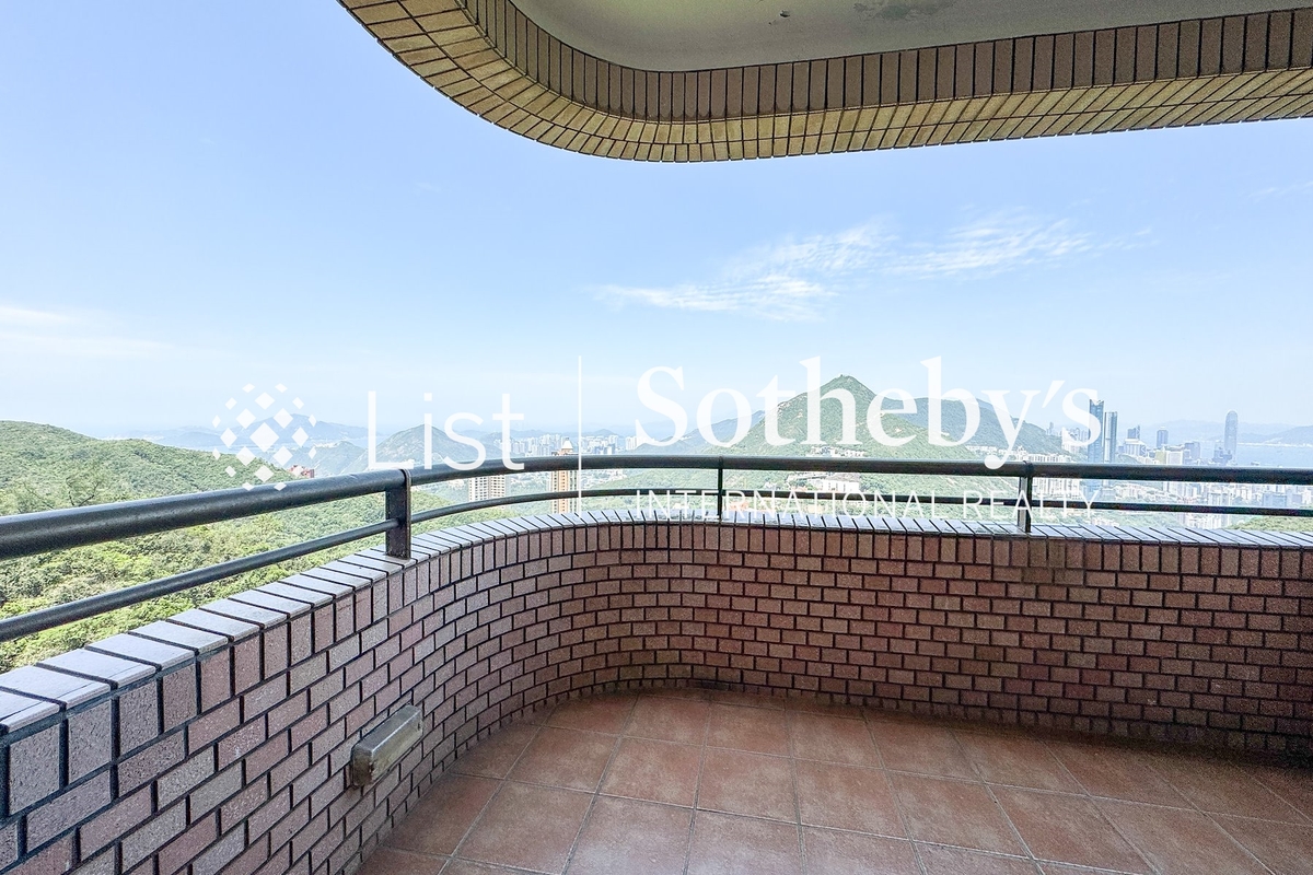 Hong Kong Parkview 阳明山庄 | Balcony off Living and Dining Room