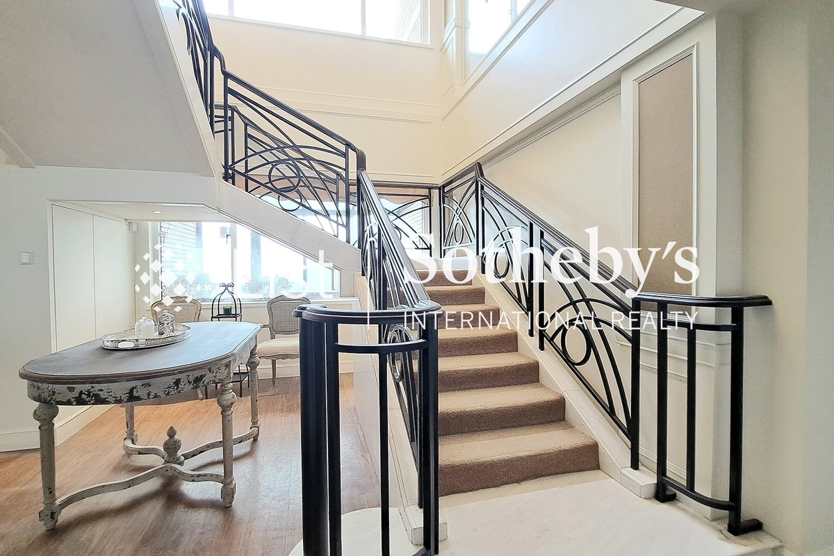 Hong Kong Parkview 陽明山莊 | Internal Staircase