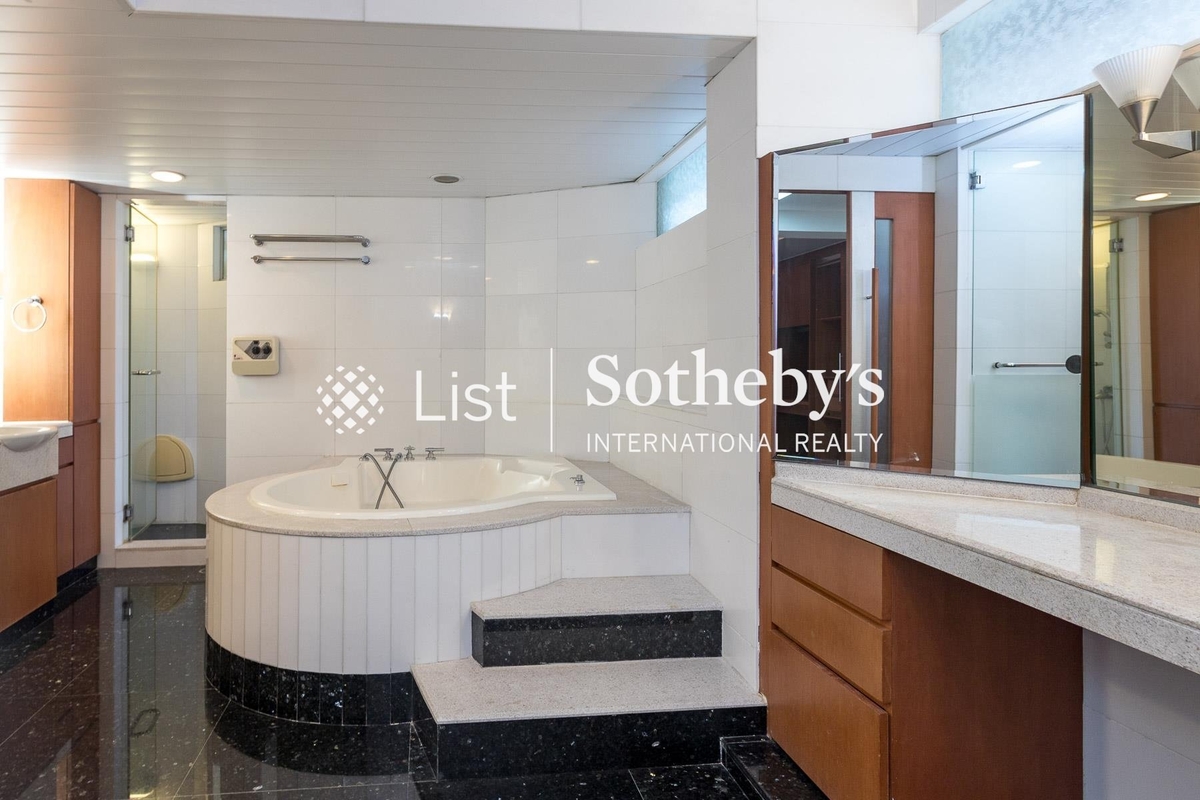No. 12 Boyce Road 布思道12號 | Master Bathroom